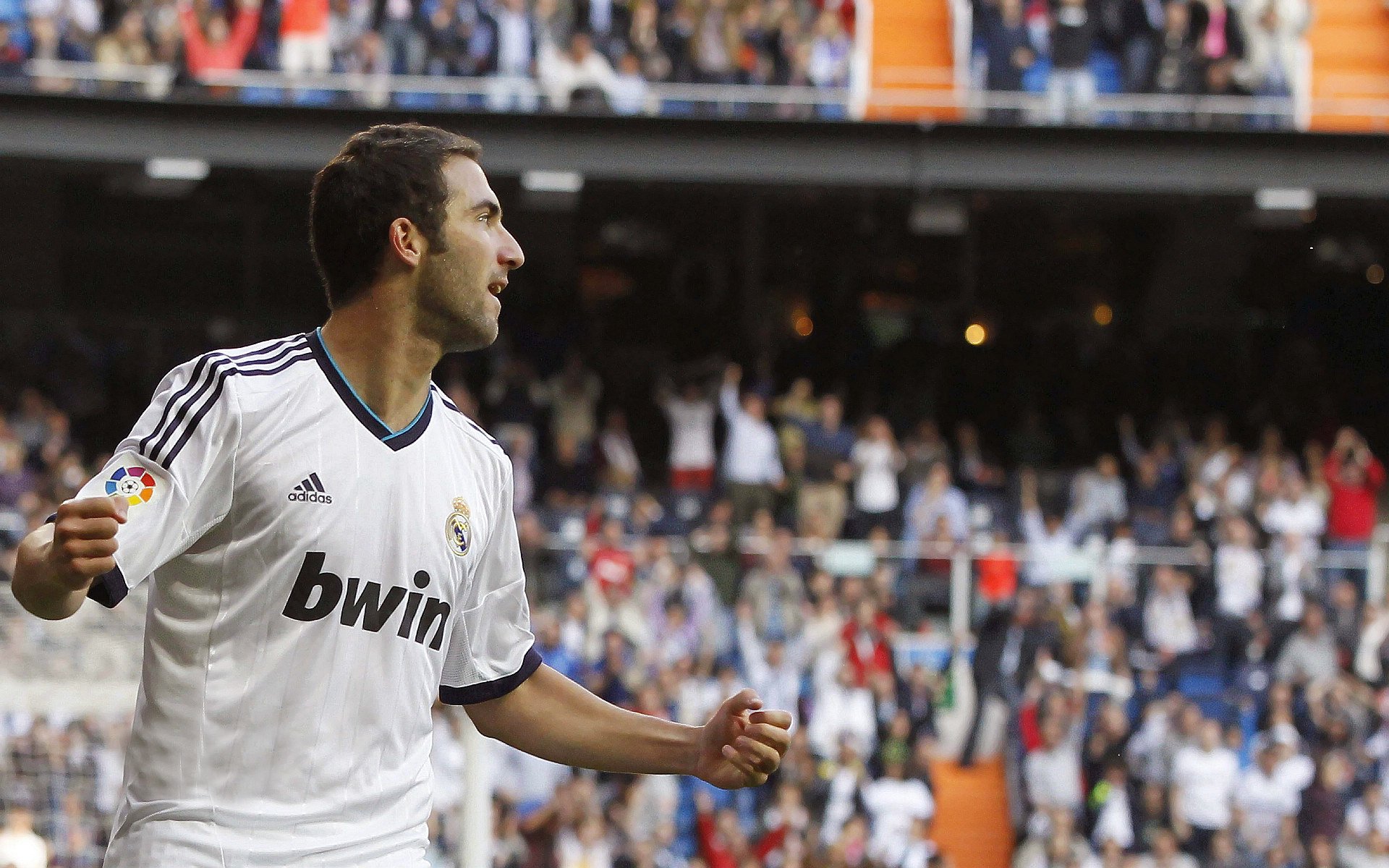 三分雨倾盆，勇士队改写NBA历史纪录